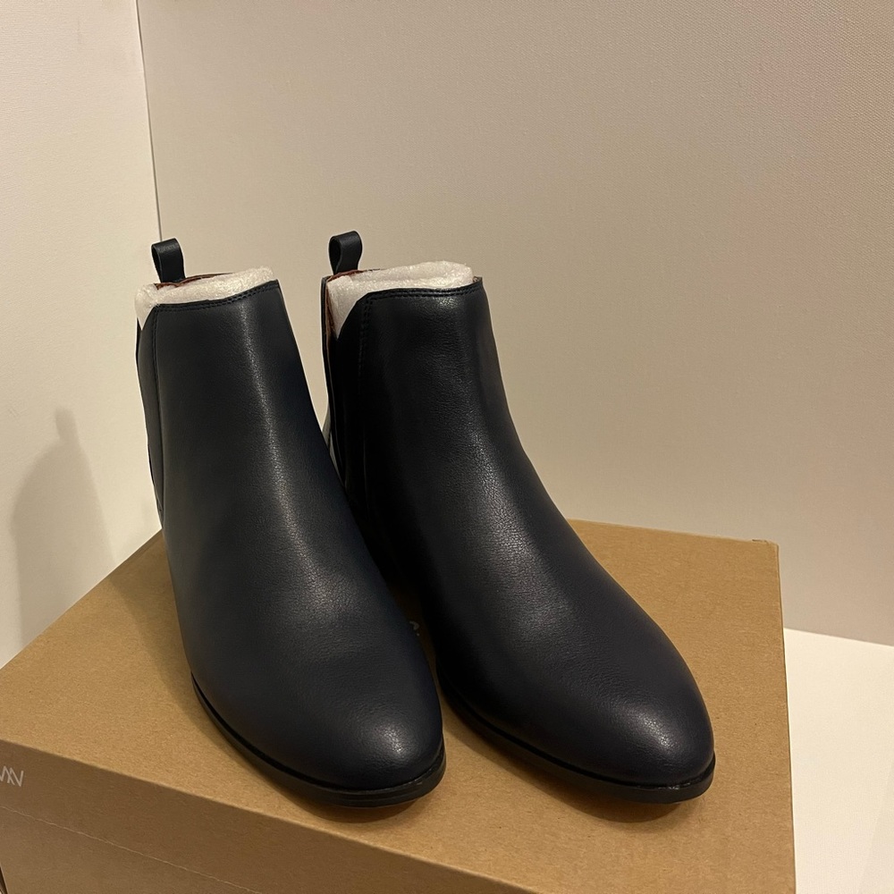 NEWMAN Vegan Chelsea Ankle Boots Navy | Matt & Nat Boots